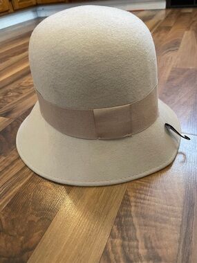 Fillipo Catarzi Cream Cloche Hat with Soft Bow Band
